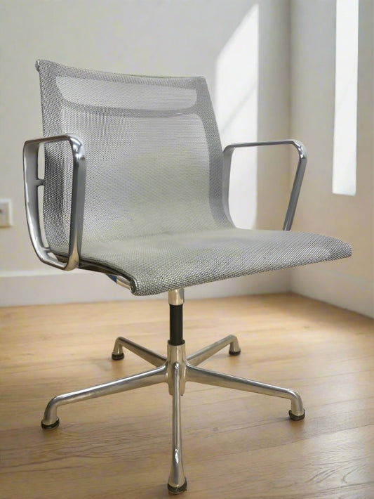 Eames Desk Chair 