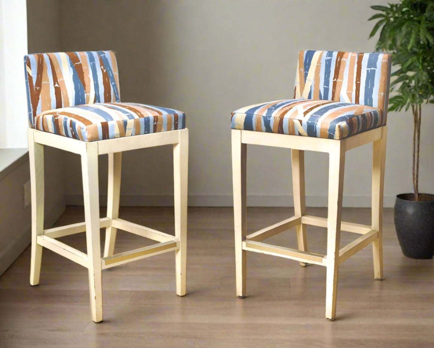 Estée Lauder Cushioned Stools/ Padded Bar Stools